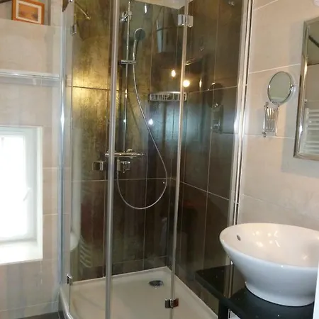 Le Pressoir D'asnelles Bed & Breakfast